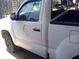 2008 TOYOTA TACOMA, WHITE, STD CAB, 2.7L, AT, 2WD,  Z25105